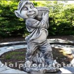 Statuetă pitic trol cu vază, din beton, model S58.