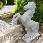 Statuetă căluț mediu, alb marmorat, model S37.