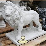 Statuetă leu mare în picioare, alb marmorat, model S33.