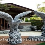 Statuetă vultur pe stâncă, șoim, gri patinat, model S35.