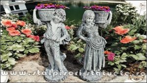 Statuete copii cu coșulețe, gri antichizat, model J3,J4.