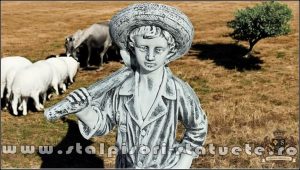 Statuetă ciobănaș cu cățel, gri patinat, model S73.