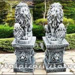 Set 2 statuete leu cu socluri, gri antichizat.