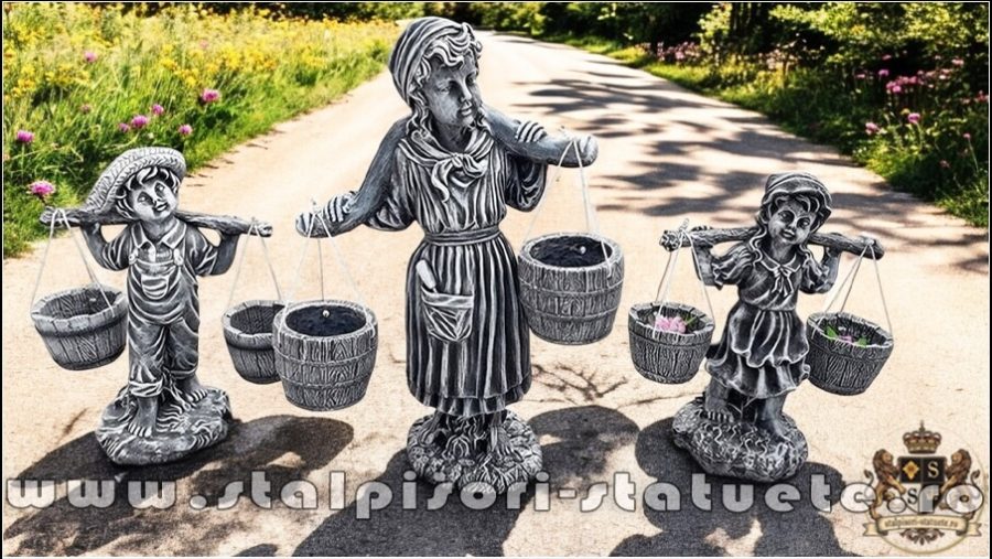 Set 3 statuete, mama și copii cu găletușe, model S65. (1)