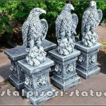 Set 3 statuete vulturi cu socluri, gri antichizat.