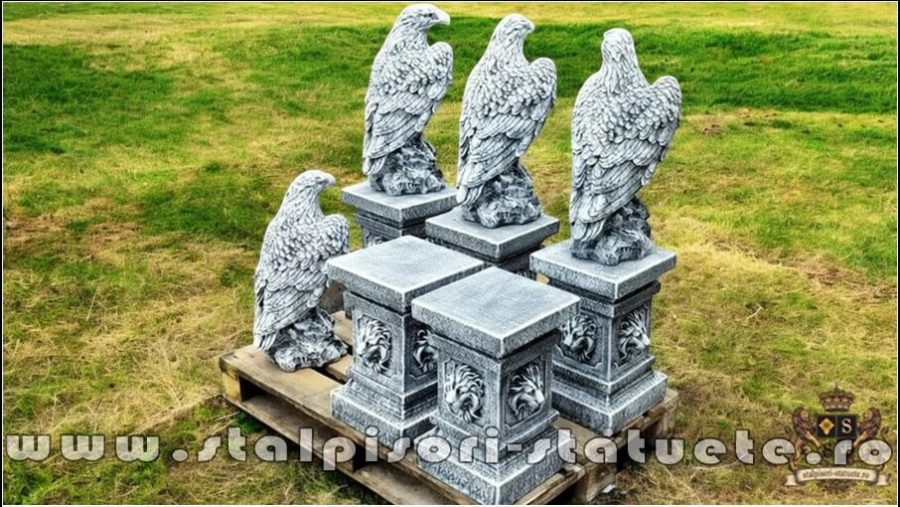 Set 3 statuete vulturi cu socluri, gri antichizat. (4)