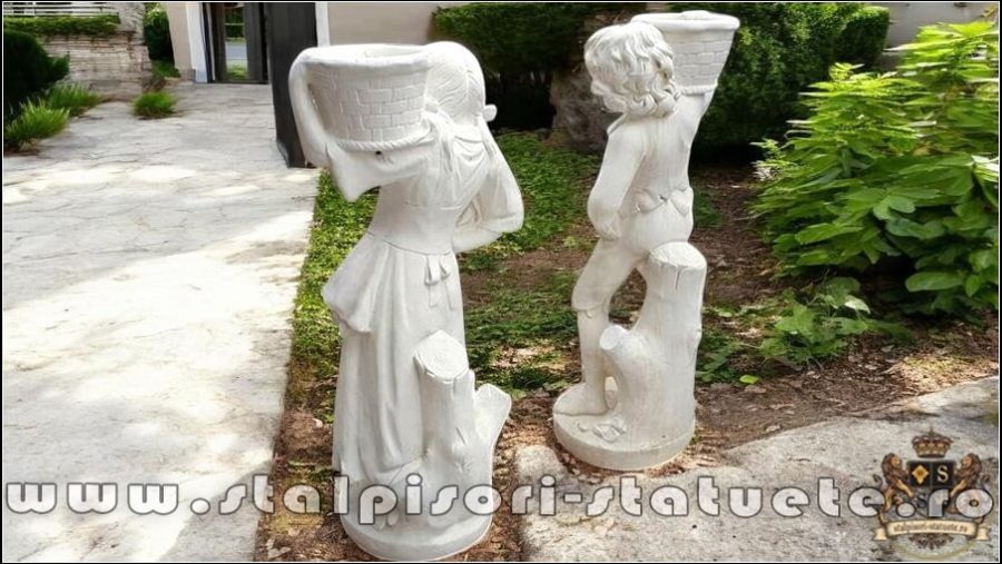 Set statuete copii cu coșulețe, alb marmorat, model J3,J4. (5)