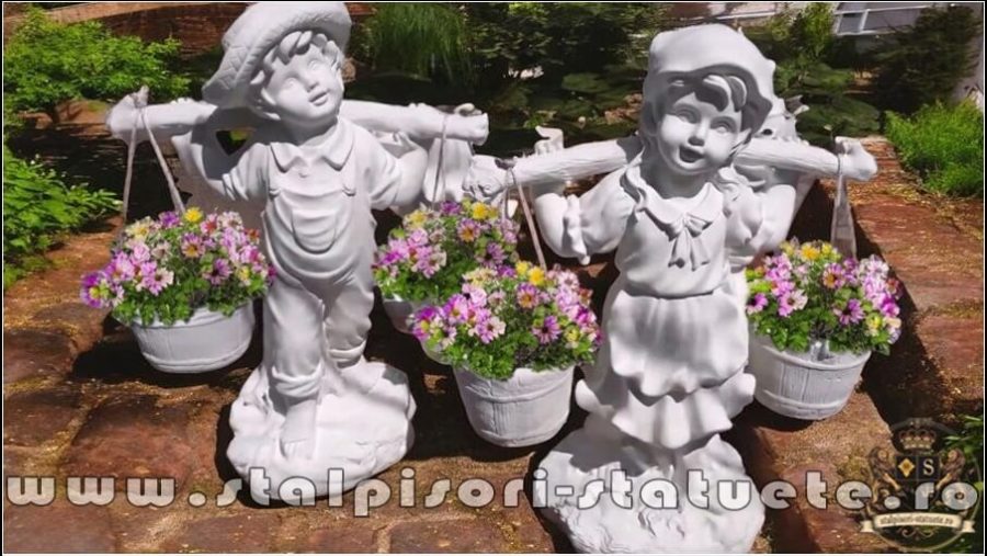 Set statuete copii cu gălețile, alb marmorat, model S38-S39. (1)