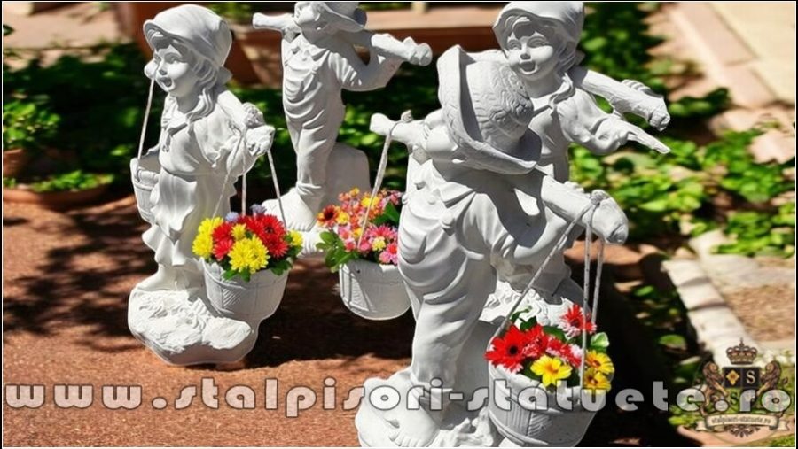 Set statuete copii cu gălețile, alb marmorat, model S38-S39. (4)