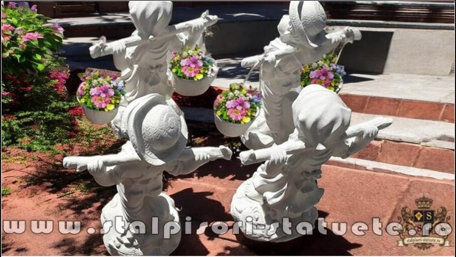 Set statuete copii cu gălețile, alb marmorat, model S38-S39. (5)