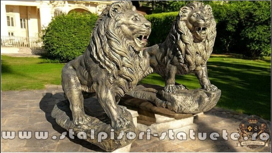 Set statuete lei gigant, auriu patinat, model S66. (2)