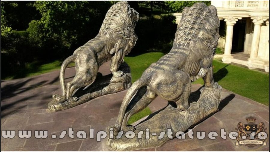 Set statuete lei gigant, auriu patinat, model S66. (4)