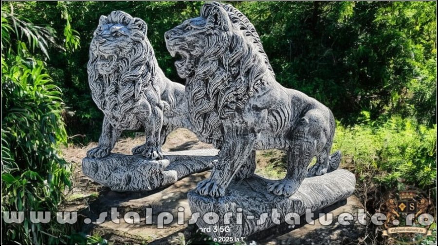 Set statuete lei gigant, gri patinat, model S66. (2)