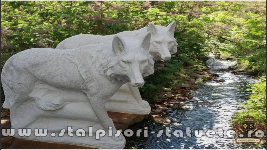 Statuetă animal lup, alb marmorat, model S78. (3)