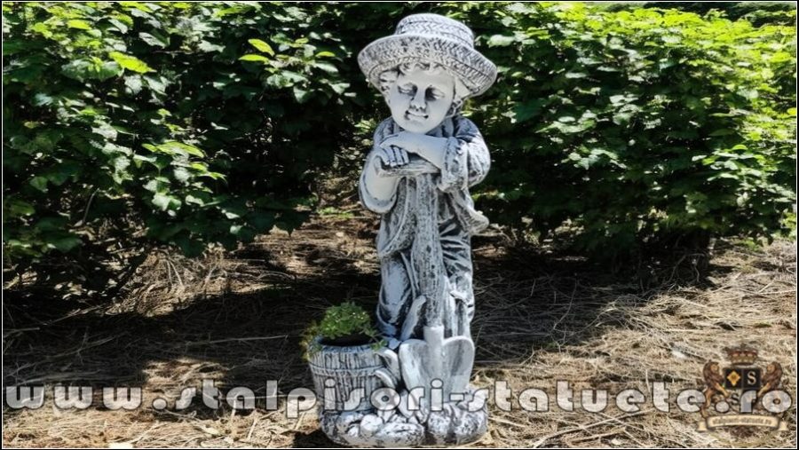 Statuetă băiat cu hârleț, gri patinat, model S60. (1)