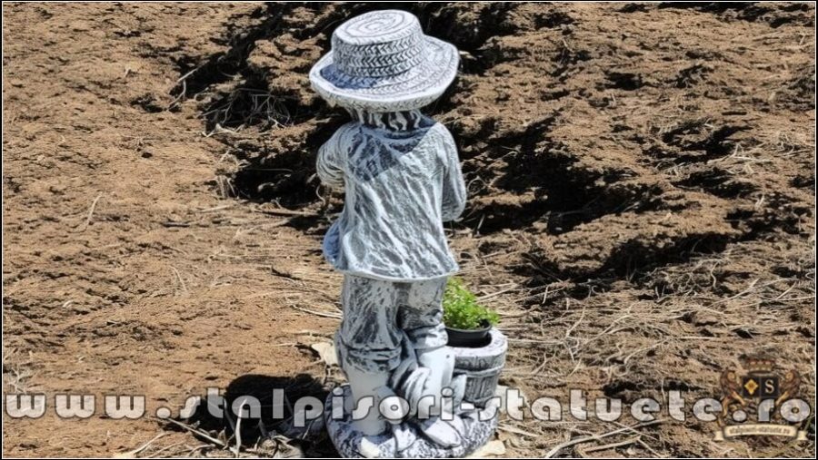 Statuetă băiat cu hârleț, gri patinat, model S60. (5)