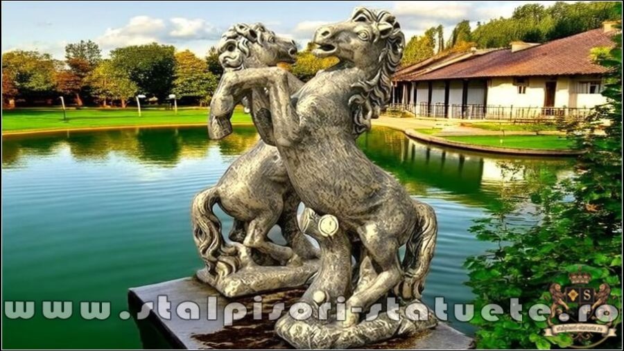 Statuetă căluț mediu, gri patinat, model S37. (1)