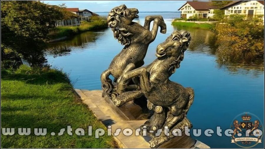 Statuetă căluț mediu, gri patinat, model S37. (4)