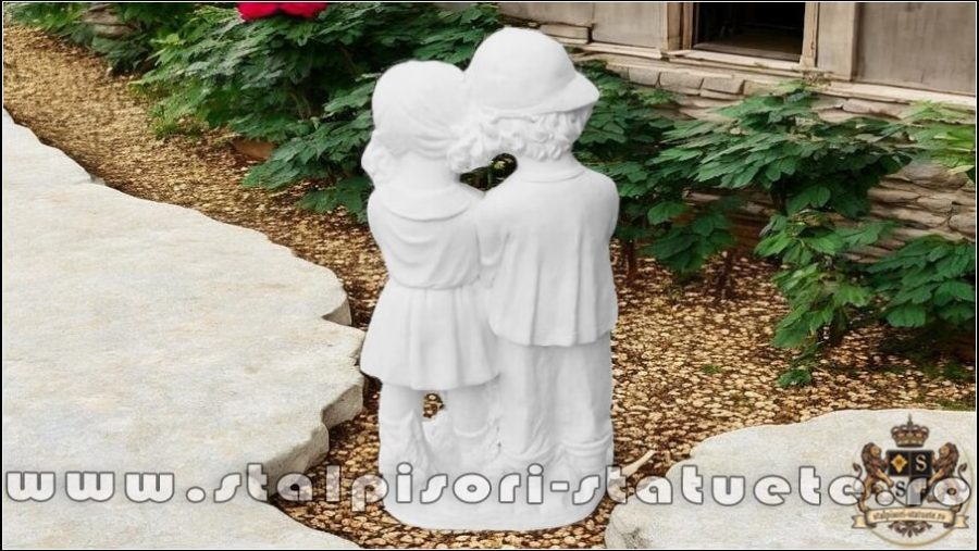 Statuetă copii cu coșuleț, alb marmorat, model S7. (4)