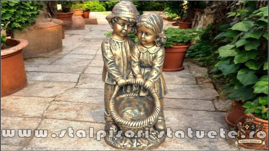 Statuetă copii cu coșuleț, arămiu, model S7. (2)