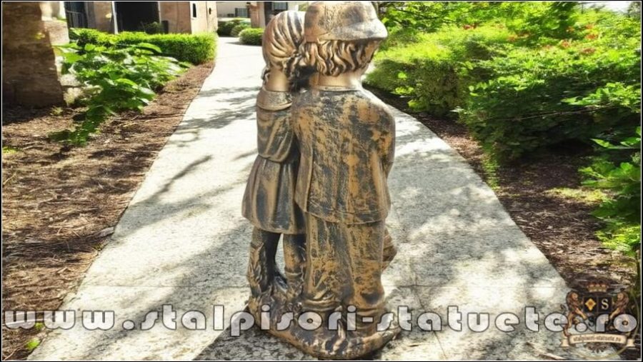 Statuetă copii cu coșuleț, arămiu, model S7. (3)