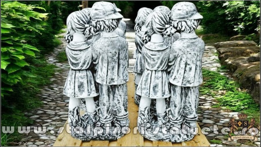 Statuetă copii cu coșuleț, gri antichizat, model S7. (5)