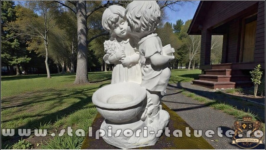 Statuetă copilași cu vază, alb marmorat, model S45. (1)