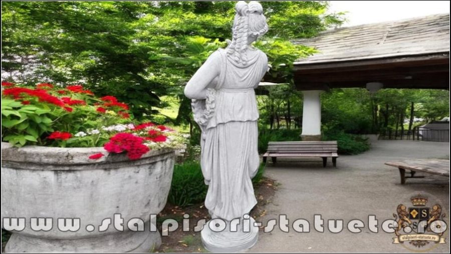 Statuetă domnița cu coroniță, alb marmorat, model S44. (2)