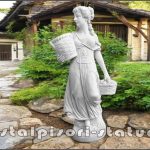 Statuetă domnița cu coșulețe, alb marmorat, model S67.