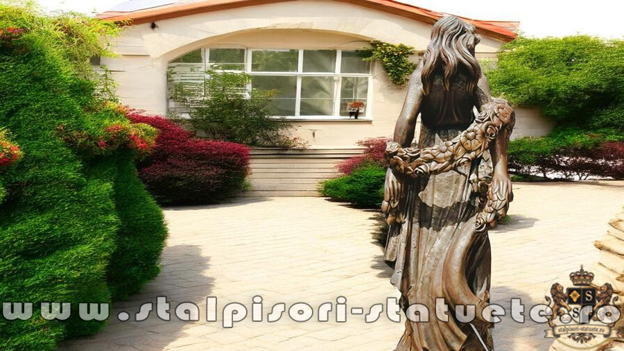 Statuetă domnița cu flori, arămiu marmorat, model S50. (4)