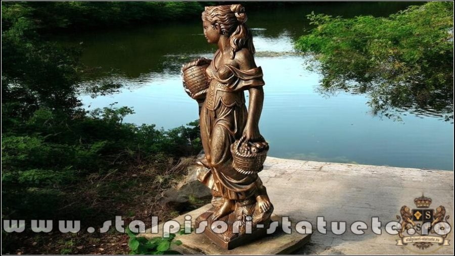 Statuetă fata cu coșulețe, arămiu patinat, model S23. (3)