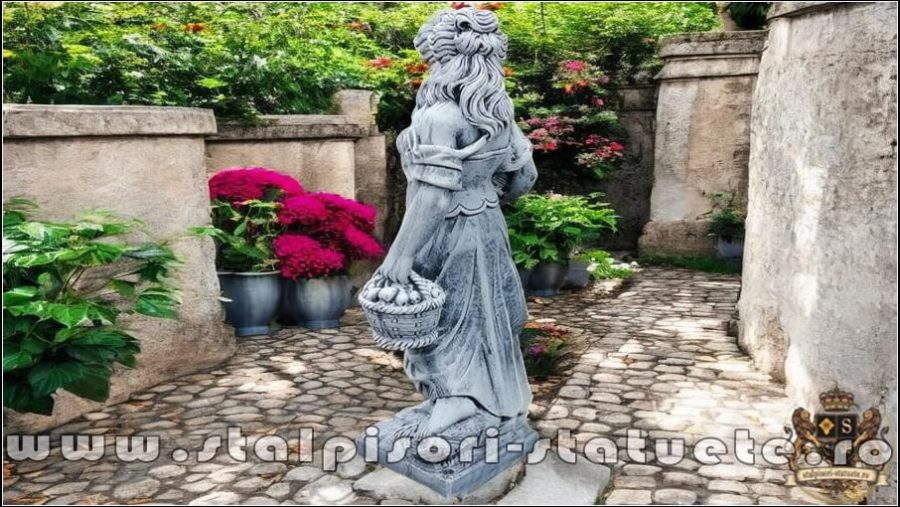 Statuetă fata cu coșulețe, gri patinat, model S23. (3)