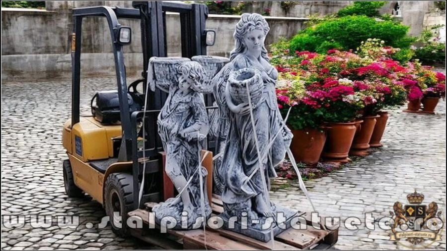 Statuetă fata cu coșulețe, gri patinat, model S23. (5)