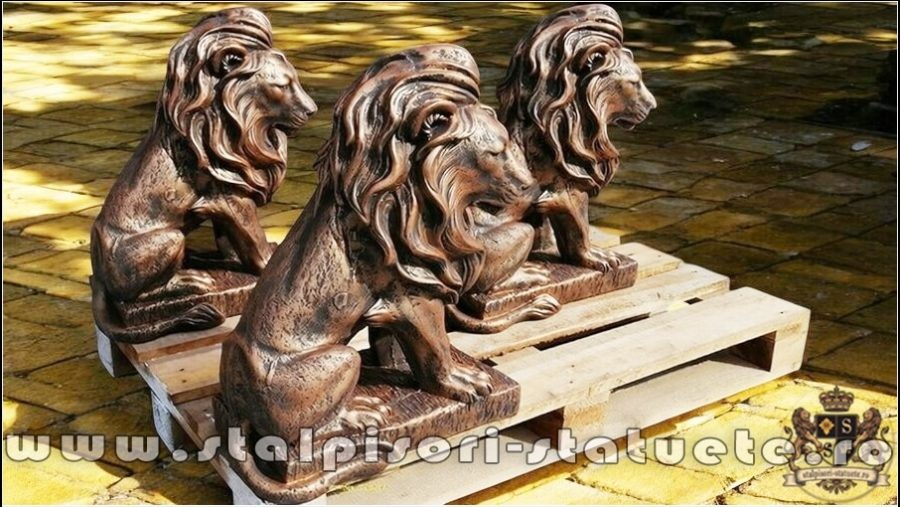 Statuetă leu în șezut, arămiu patinat, model S46. (3)