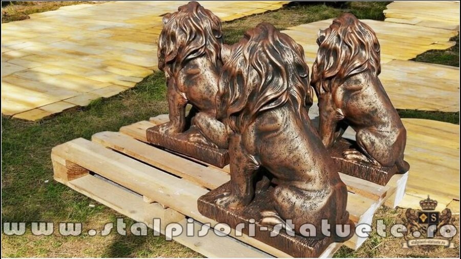Statuetă leu în șezut, arămiu patinat, model S46. (4)
