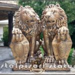 Statuetă leu mare cu blazon, arămiu patinat, model S1.