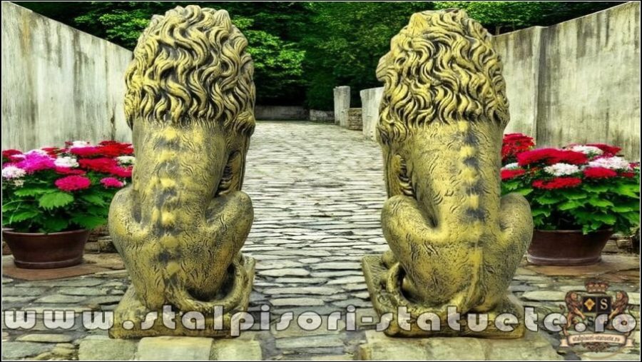 Statuetă leu mare cu blazon, auriu patinat, model S1. (3)