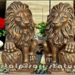 Statuetă leu mic cu blazon, arămiu patinat, model S2.