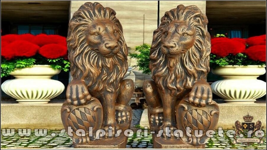 Statuetă leu mic cu blazon, arămiu patinat, model S2. (1)