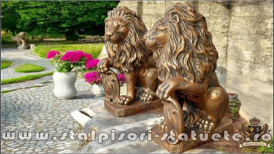 Statuetă leu mic cu blazon, arămiu patinat, model S2. (3)