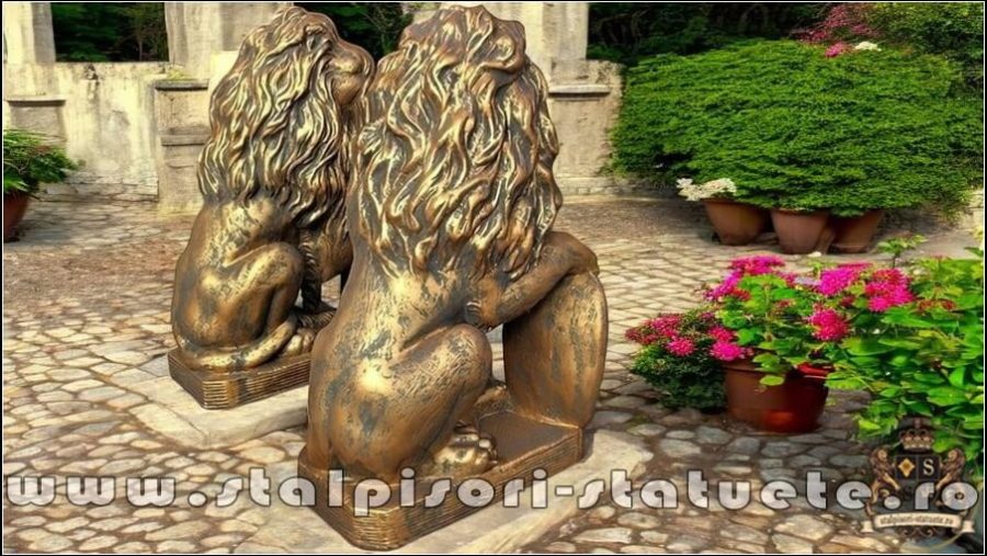 Statuetă leu mic cu blazon, arămiu patinat, model S2. (4)