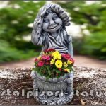 Statuetă pitic trol cu roabă, gri patinat, model S57.