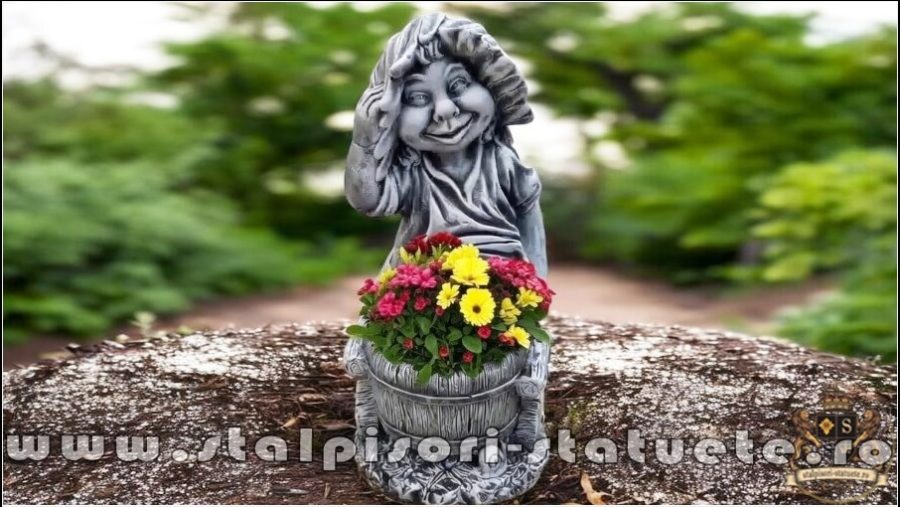 Statuetă pitic trol cu roabă, din beton, model S57. (1)