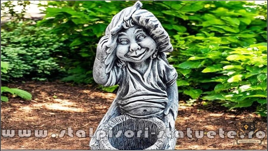 Statuetă pitic trol cu roabă, din beton, model S57. (2)