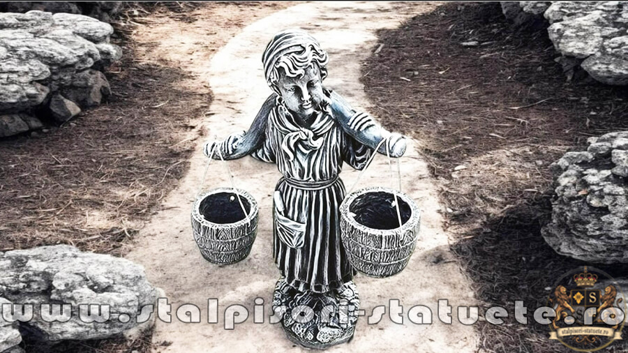 Statuetă țărancuța grădinăreasă, gri patinat, model S14. (1)