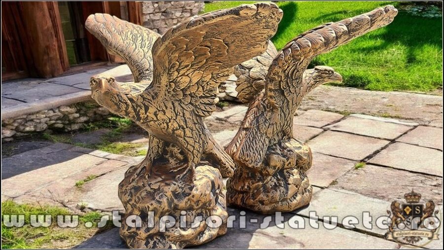 Statuetă vultur, acvilă, șoim, arămiu patinat, model S35. (1)
