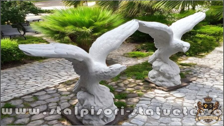 Statuetă vultur pe stâncă, șoim, alb marmorat, model S35. (2)