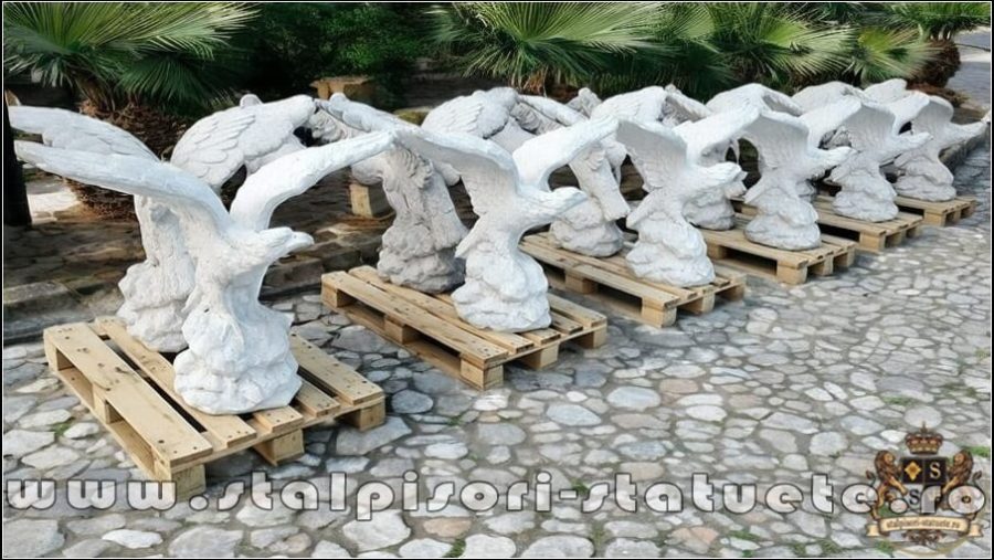 Statuetă vultur pe stâncă, șoim, alb marmorat, model S35. (5)
