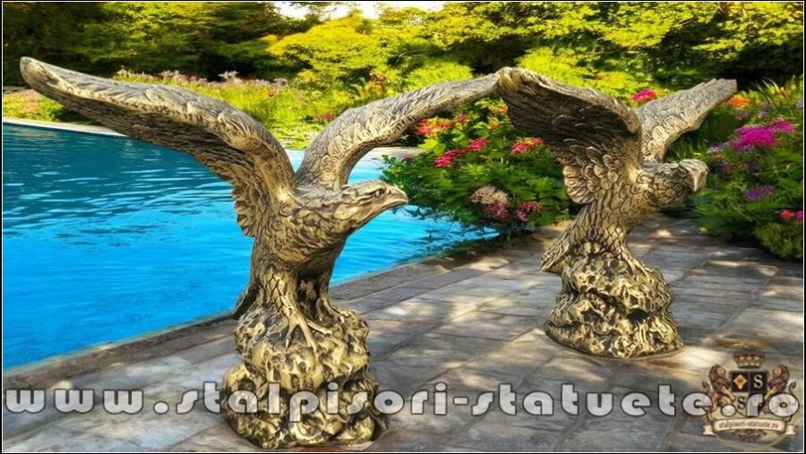 Statuetă vultur pe stâncă, șoim, auriu patinat, model S35. (2)