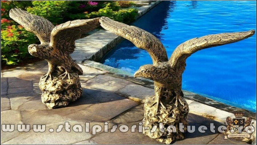 Statuetă vultur pe stâncă, șoim, auriu patinat, model S35. (3)